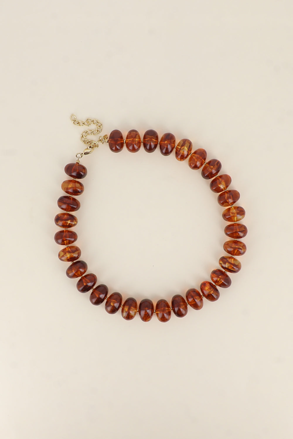 Collier en perles de résine ovales